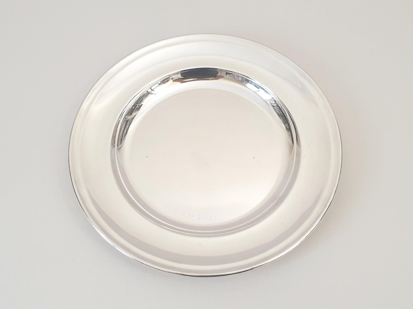 Christofle Excellent Condition Silver Plated 32.7 cm Round Platter or Serving Tray with a Minimalist Design